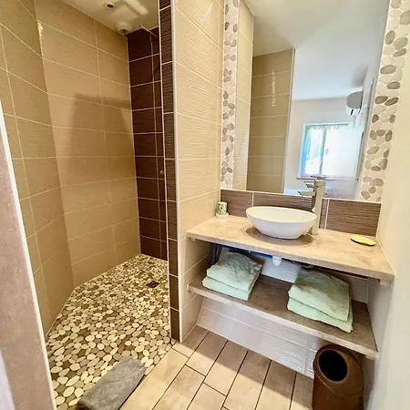 La Coccinelle- Familial, & Sauna Feriehus *